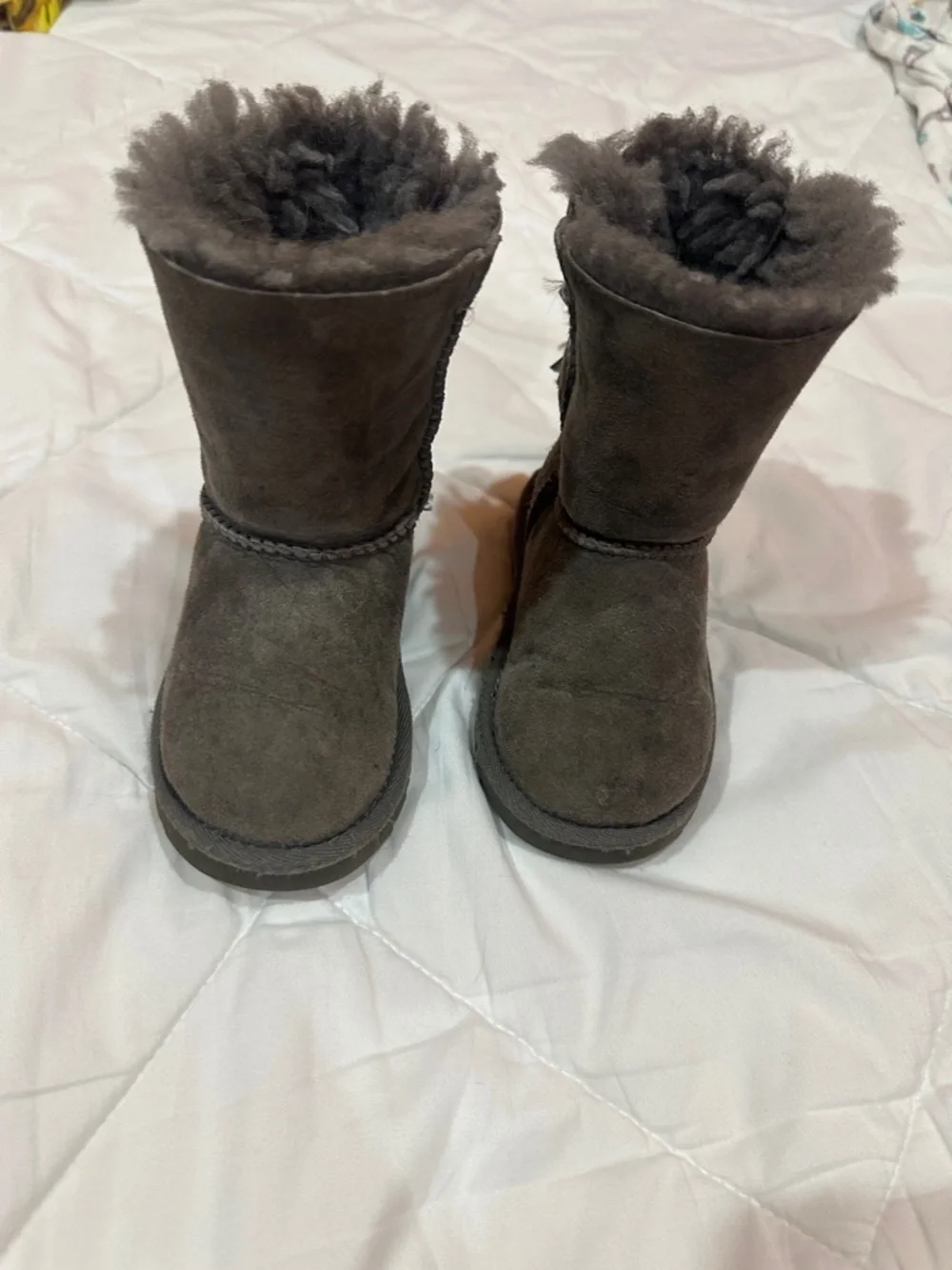 UGG Kids Gray Suede Shearling Boots with Back Bows size 7